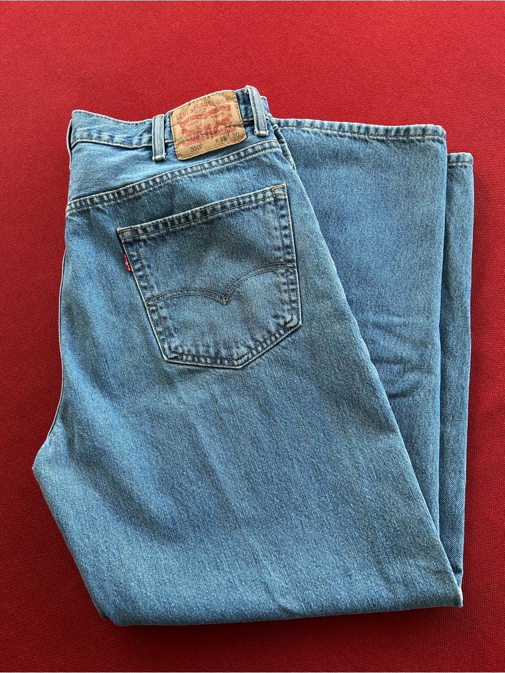 Levi's Men's 550 Light Wash Relaxed Fit 5 Pocket Jean Size 38x30 Classic Styling
